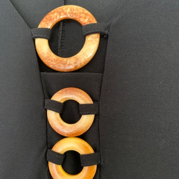 NY Collection dress. Soft & slimming line with shell like accent. Size M - Picture 2 of 2